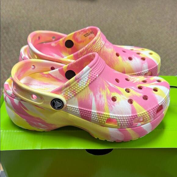 CROCS Shoes - Crocs Pink Lemonade Swirl Sz 5 Women’s NWT Clogs